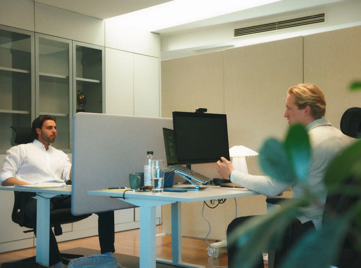 Das FourLead-Team im Büro in Klagenfurt
